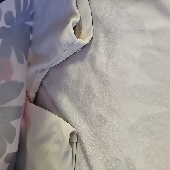 B SKINZ Blue/Red Floral Mini Skort. Huge Pockets. Small - Picture 3 of 8